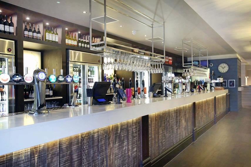 The Angel Hotel Wetherspoon Γουίτμπι Εξωτερικό φωτογραφία