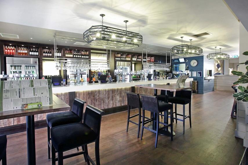 The Angel Hotel Wetherspoon Γουίτμπι Εξωτερικό φωτογραφία
