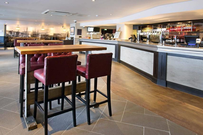The Angel Hotel Wetherspoon Γουίτμπι Εξωτερικό φωτογραφία