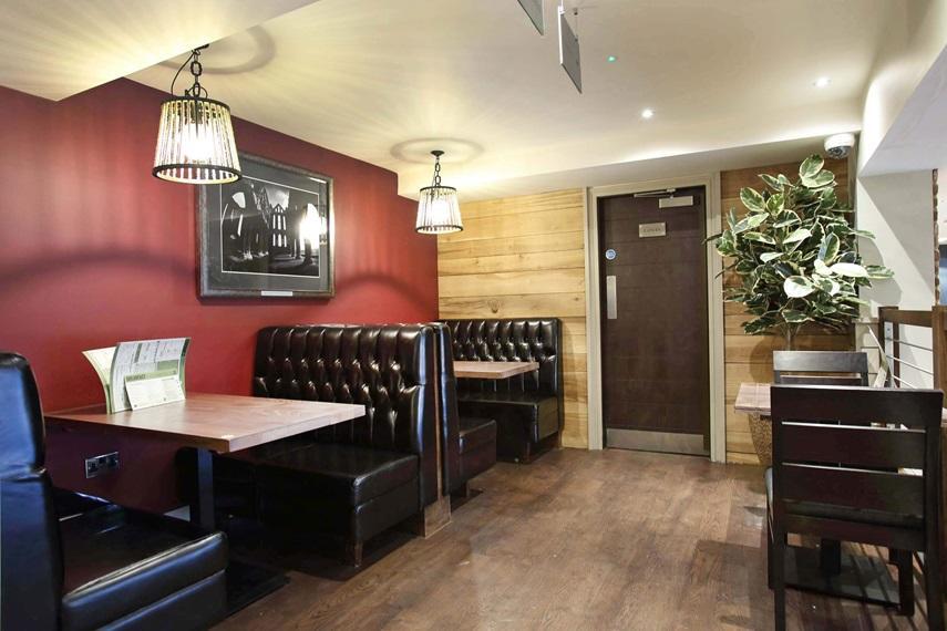 The Angel Hotel Wetherspoon Γουίτμπι Εξωτερικό φωτογραφία