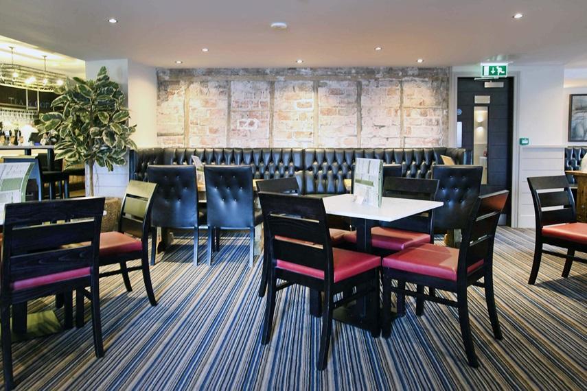 The Angel Hotel Wetherspoon Γουίτμπι Εξωτερικό φωτογραφία
